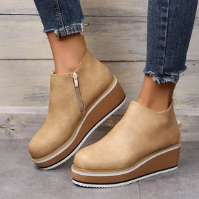 Bota de Couro Casual Solado Grosso New Style 2024