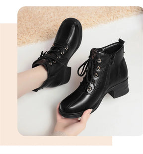 Bota de Couro com Saltinho Slim Clássica