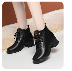 Bota de Couro com Saltinho Slim Clássica