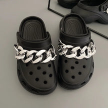 Sandália Crocs Com Arco De Apoio Antiderrapante Detalhe em Corrente Prateada