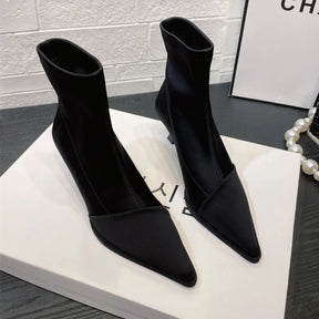 Bota Feminina De Salto Pequeno E Bico Fino Moda Outono