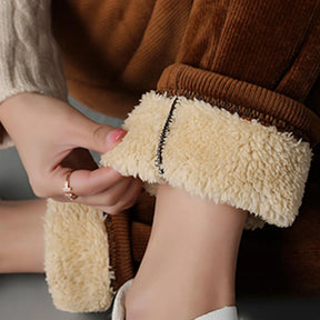 Calça de Veludo Forrada Feminina Sonan