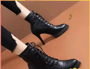 Bota Feminina Impermeável Com Cadarço E Salto Fino Moda Casual