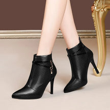 Bota curta Feminina Design Quadriculado Com Strass Bico Fino